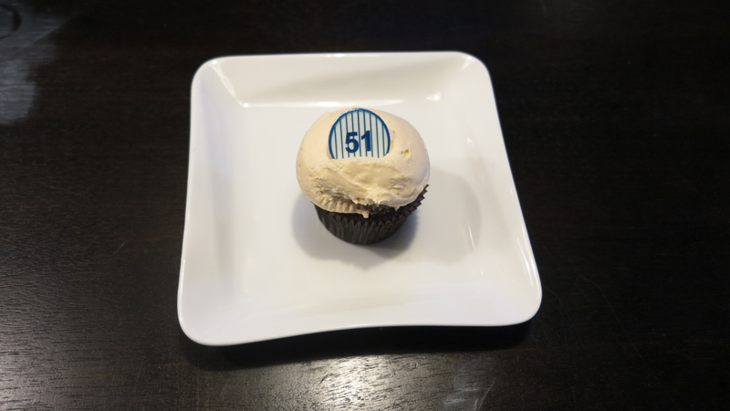 Illustration for article titled Bernie Williams Was Selling Some Cupcakes In Our Neighborhood, So We Stopped By And Said Hello